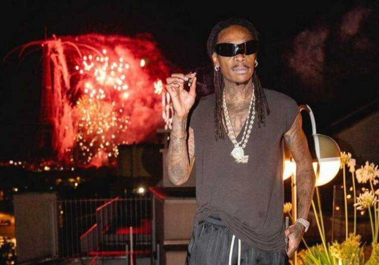 Rapperul Wiz Khalifa a fost trimis în judecată în România