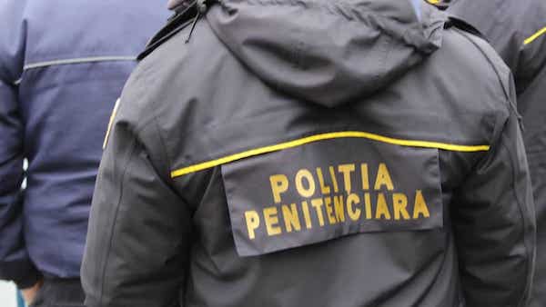 Polițist de penitenciar, suspectat de colegi că este traficant de droguri