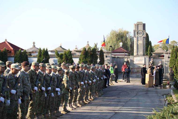 Ceremonial militar-religios la Cimitirul Eroilor din Pitești, în cinstea Zilei Armatei Române