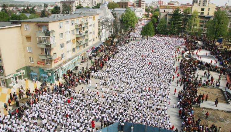 Scene din viaţa culturală piteşteană (101)