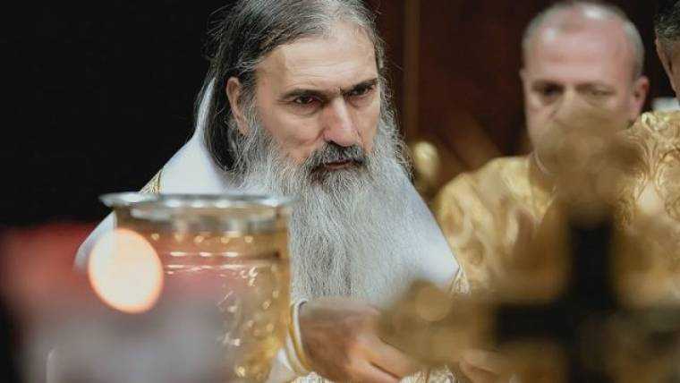 Teodosie semnează cu titlul de ”academician” deși nu e membru al Academiei Române 