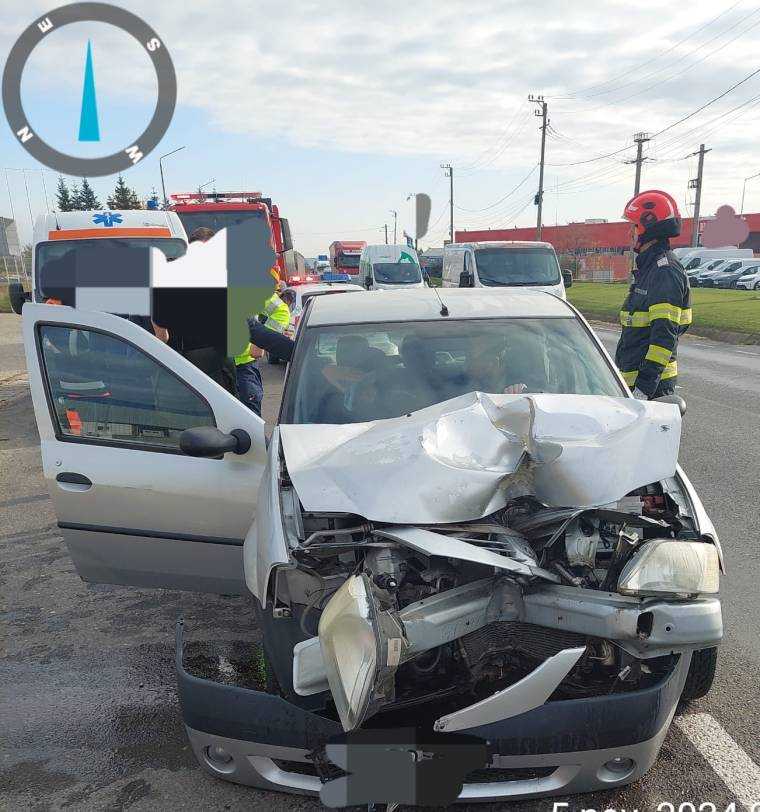 Accident în Argeș. A intrat cu mașina în parapet