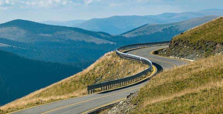 Drumul către pârtia Transalpina a intrat în reabilitare