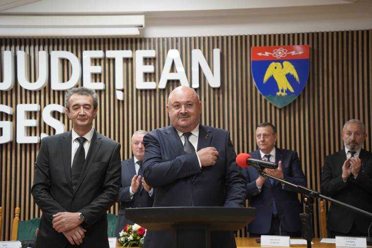 S-a constituit noul Consiliu Județean Argeș. Președintele Ion Mînzănă a depus jurământul pentru al doilea mandat