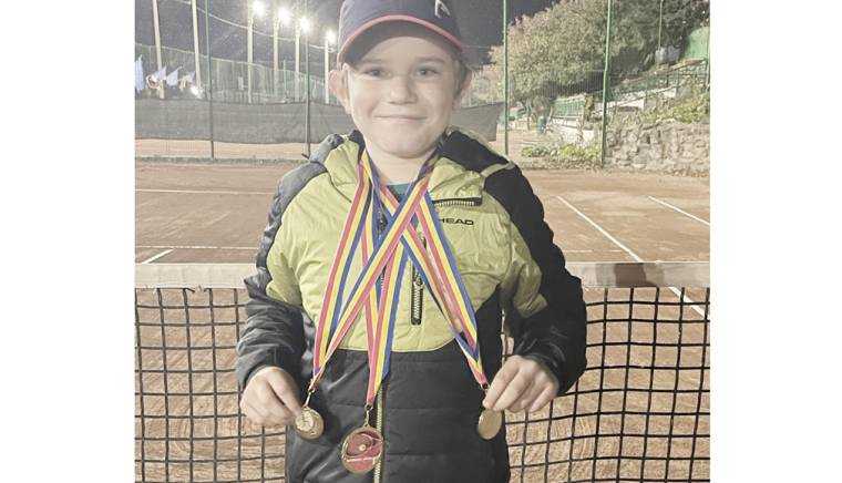 Musceleanul Teo Şerban, lider naţional la tenis de câmp