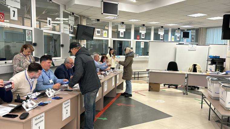 Prezidențiale. Peste 104.000 de români au votat în diaspora până sâmbătă, la ora 15