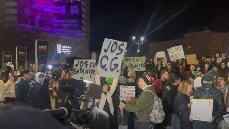 Studenții, protest în Piața Universității