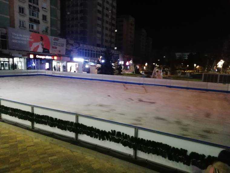 Patinoarul din Pitești e aproape gata. „În seara asta începem să facem gheața”