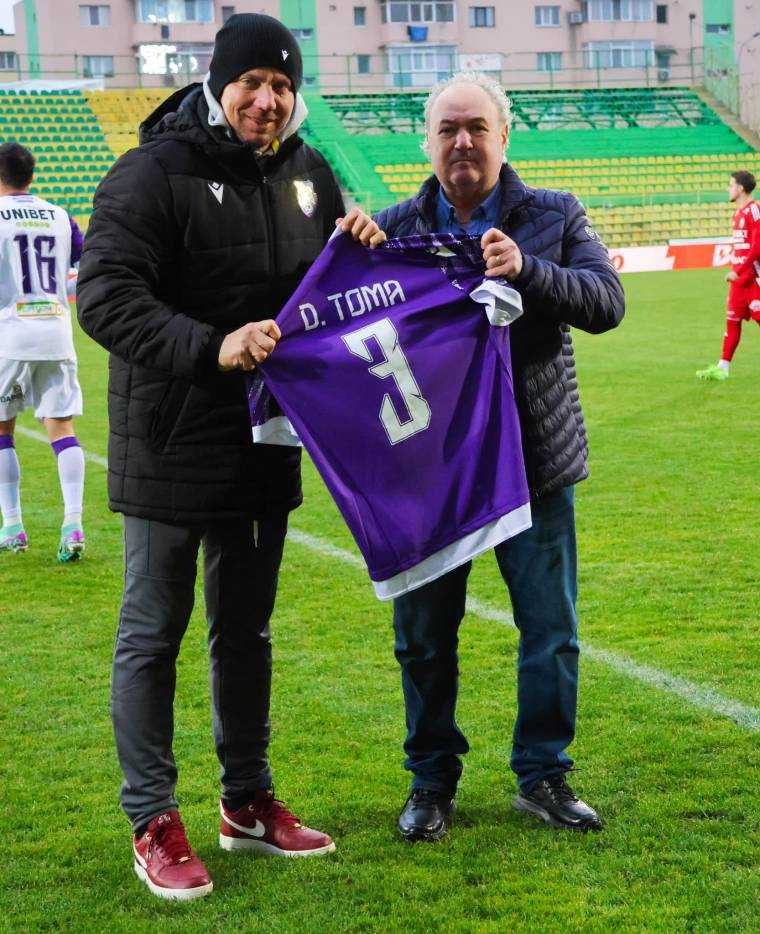 Nea Tomiță a dat startul meciului dintre FC Argeș și FC Botoșani