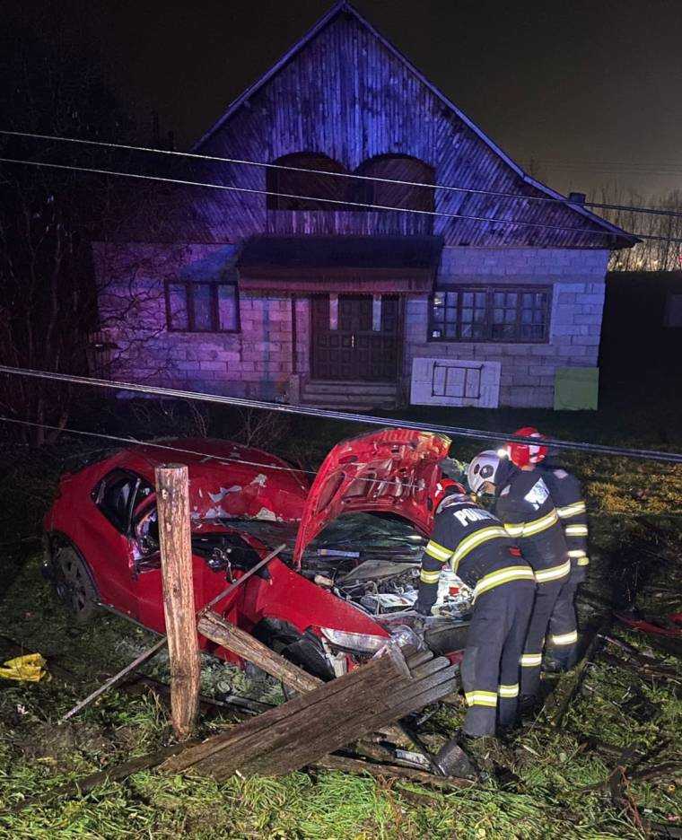 Accident în Argeș. Doi tineri, duși la spital