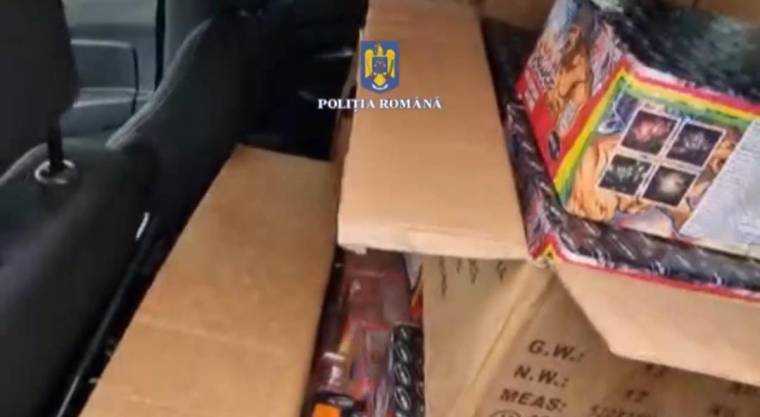 Control la o firmă din Pitești. Peste 700 de kilograme de articole pirotehnice ridicate