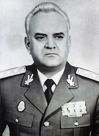 22 Decembrie 1989: Moartea generalului-colonel Vasile Milea. Muncitorii de pe marile platforme au ocupat încă Piața Universității. Victoria revoluției