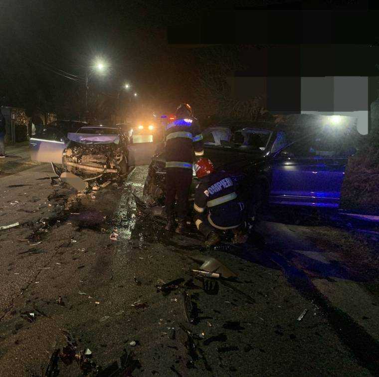 Accident în Argeş, cu doi răniţi. Tânăr luat cu SMURD-ul