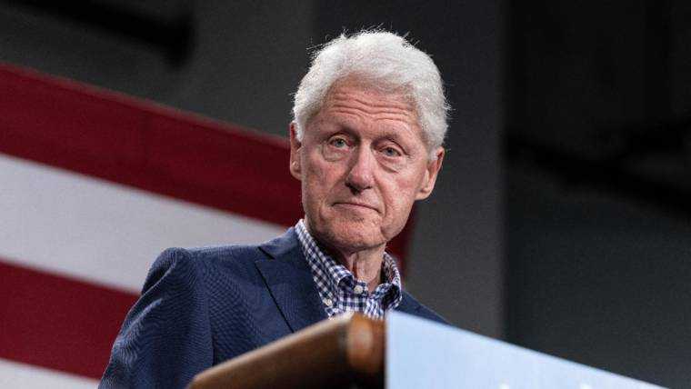 Fostul preşedinte american Bill Clinton, spitalizat de urgență cu febră