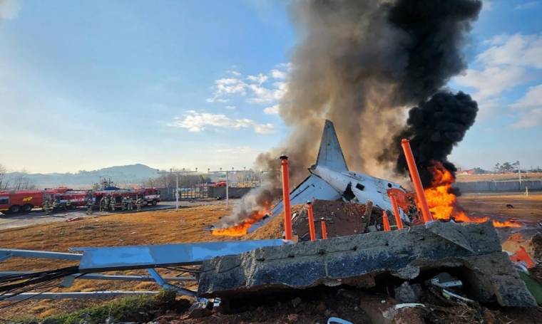 Un avion cu 181 de persoane la bord s-a prăbușit în Coreea de Sud. Doar doi supraviețuitori