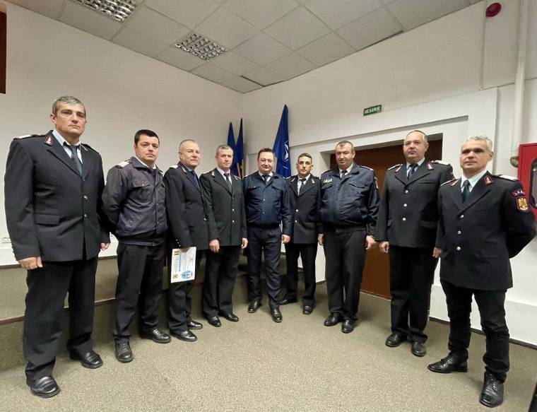 ISU Argeş şi-a luat rămas bun de la 16 colegi. Onor pentru excelenţă