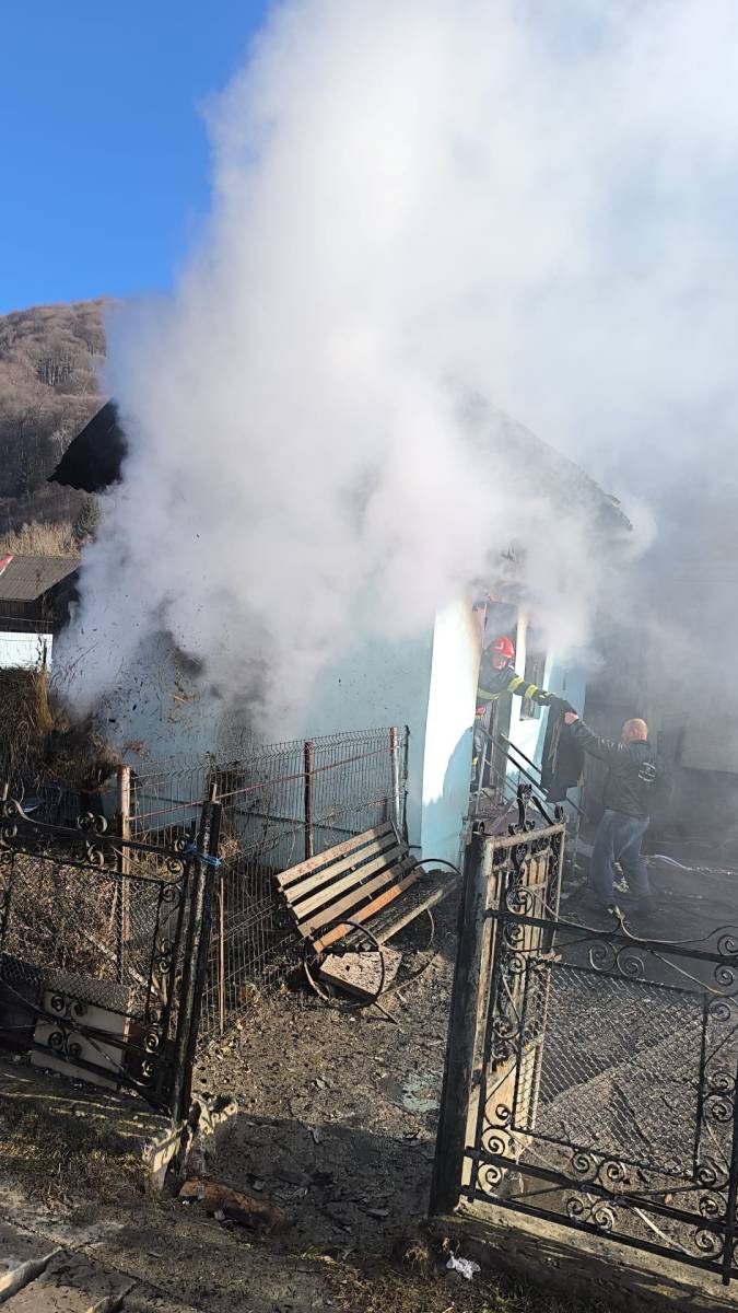Incendiu la Rucăr, în Argeş, pe 1 ianuarie