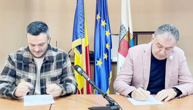 Primarul Gentea a semnat proiectul primei parcări cu sistem inteligent din Piteşti