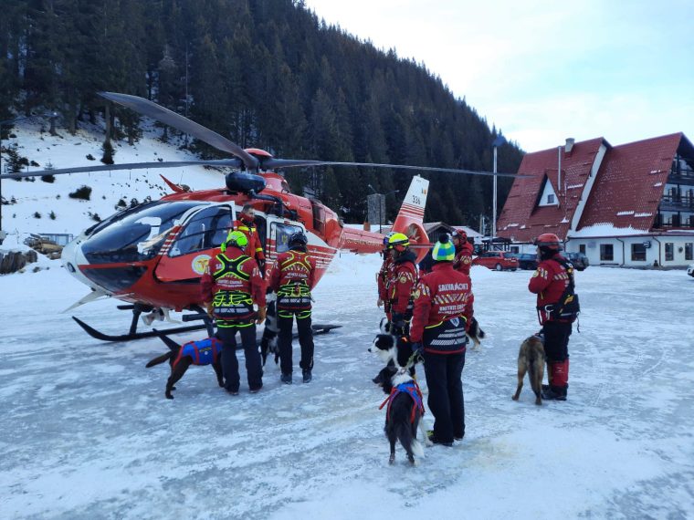 Echipele Salvamont se antrenează intens la „Capra”, în Munţii Făgăraş