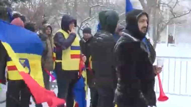 Angajații CFR, protest în fața Ministerului Transporturilor