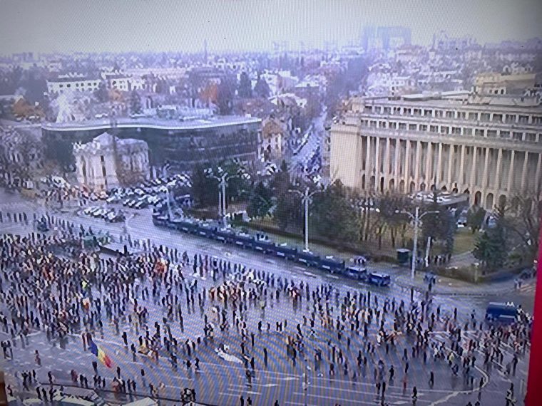 La mitingul promis de George Simion au venit doar 15.000 de manifestanți din cei 100.000 promiși, la ora 14:00