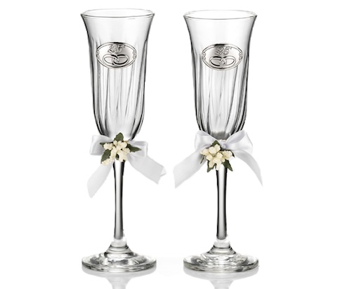 Cadouri elegante pentru nunta de argint: Idei unice și rafinate