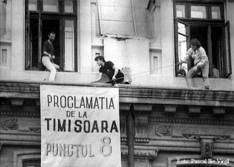 12 Martie 1990: Proclamația de la Timișoara. Punctul 8 cerea interzicerea accesului în funcții publice a activiștilor comuniști și a securiștilor