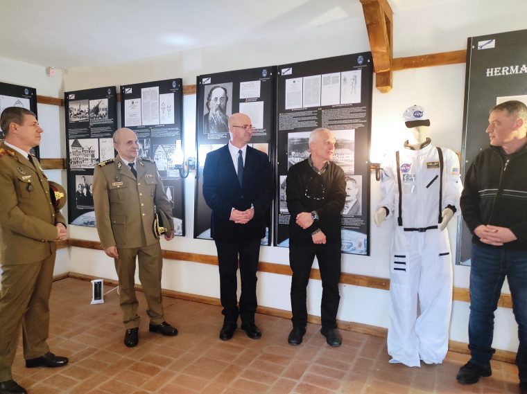 Expoziție inedită despre vizionarul Hermann Oberth și cosmonautul Dumitriu Prunariu la Muzeul Golești