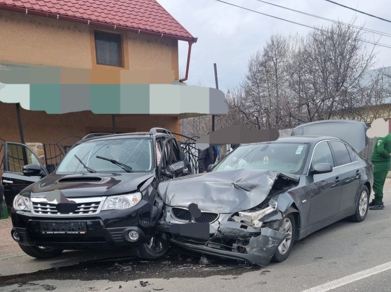 Trei persoane au ajuns la spital după un accident la Albești de Argeș