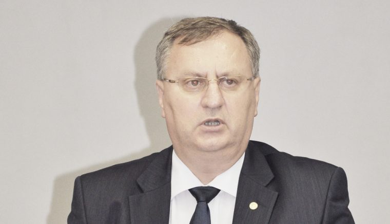 Preotul Nicolae Brânzea, numit şef la Teologia Centrului Universitar Piteşti