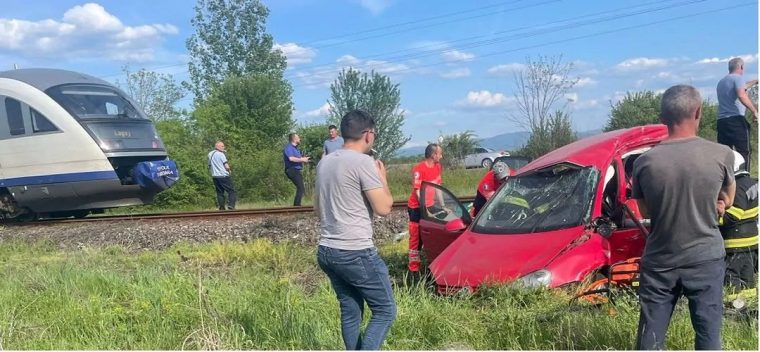 Mașină lovită de tren! Soț și soție, decedați