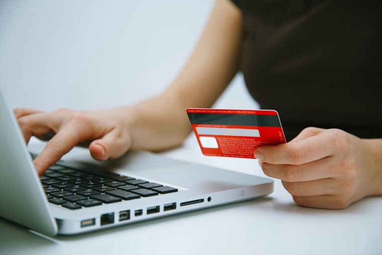 La Pitești, plata taxelor pe 1 și 2 mai, doar online