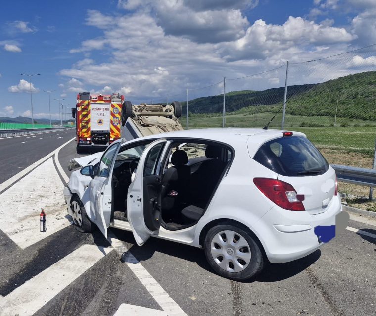 Video. Accident în Argeș. Mașină răsturnată, rănită dusă la spital