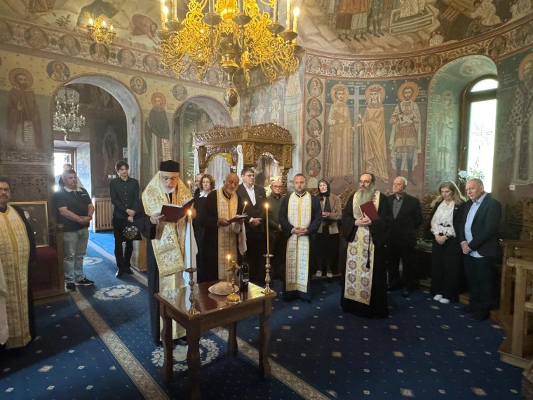 ÎPS Calinic – slujbă de pomenire pentru scriitorul Marin Ioniță la Schitul din Trivale