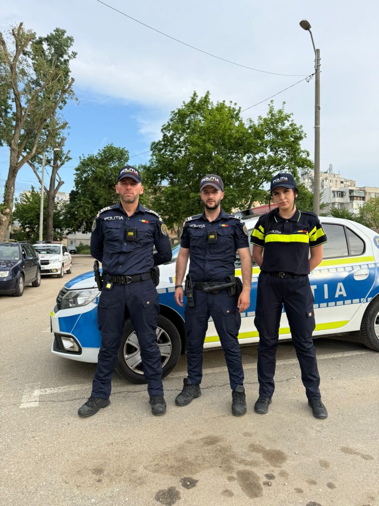 Pitești. O fată a vrut să se arunce de pe balcon de față cu polițiștii. Ce s-a întâmplat