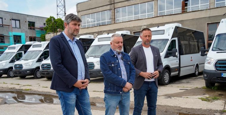 Microbuze școlare noi la Moșoaia și Bughea de Jos