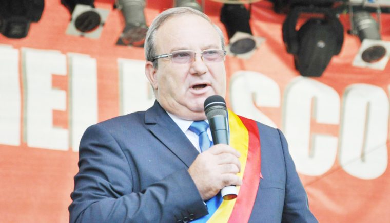 Se asfaltează în ritm alert mai multe străzi din Bascov