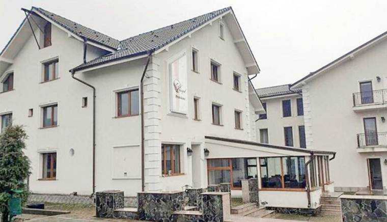 Judecătorii de la Tribunal îl mai ţin la închisoare pe proxenetul „Inu” din Câmpulung