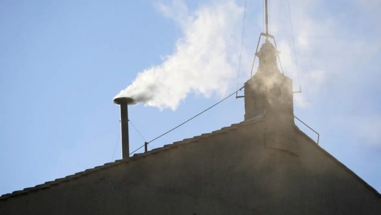 Fum alb la Vatican. Avem un Papă!