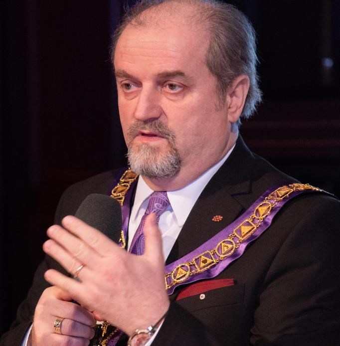 Un român va conduce, timp de 5 ani, masoneria mondială