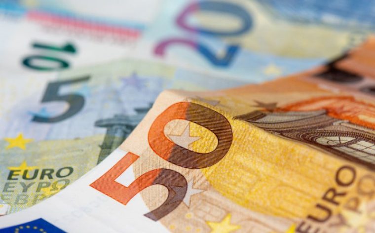 O bancă din România refuză să mai primească o bancnotă la ghișeele sale de schimb valutar