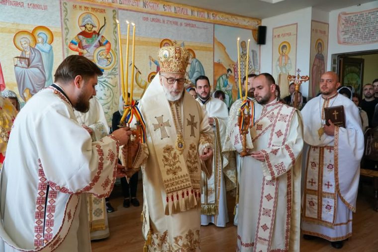 Slujire arhierească la hramul Paraclisului Universitar din Pitești