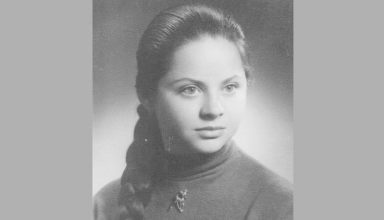 Elisaveta Novac: Portret al artistului la tinereţe (24)