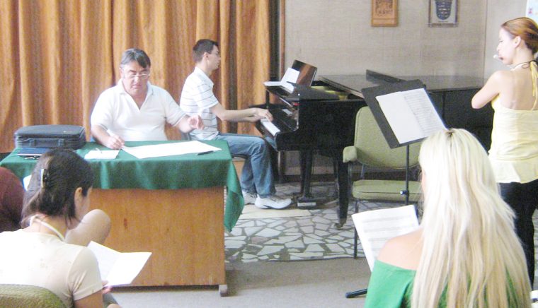 Scene din viaţa culturală piteşteană (126)