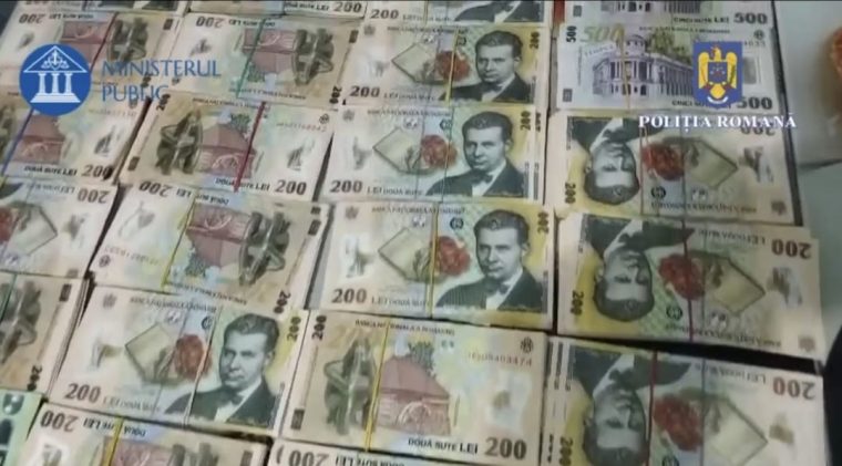 VIDEO. Șase percheziții în Argeș. Băgau în buzunar banii din parcometre