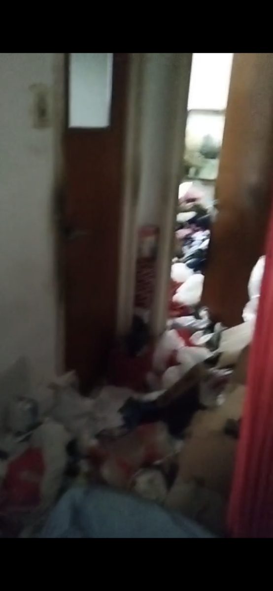 VIDEO. Focar de infecție într-un apartament din Pitești. A fost chemată poliția
