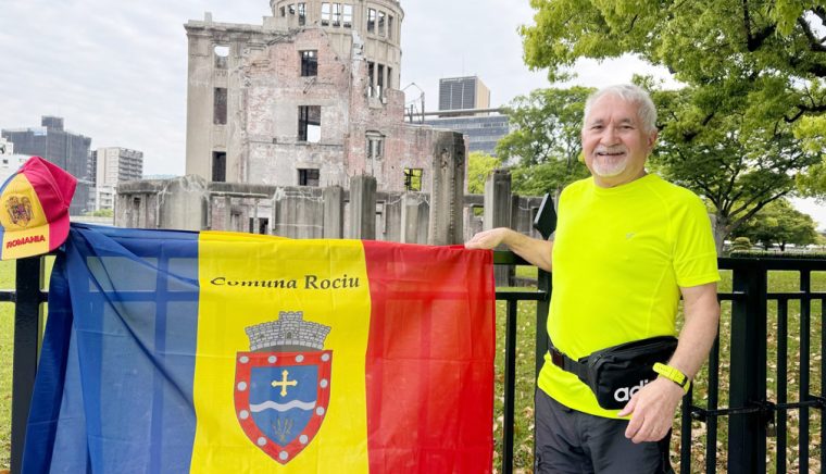 Un argeşean din Rociu promovează steagul comunei în Japonia şi Coreea de Sud