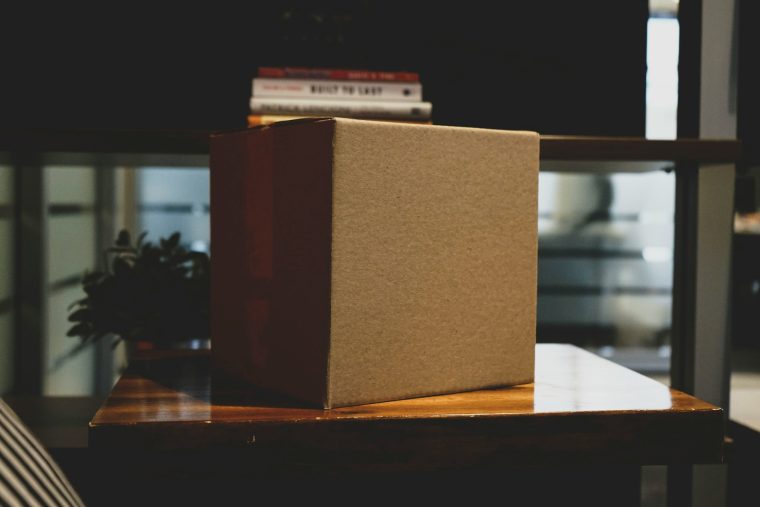 Cum reușesc firmele de curierat să iasă în față? Avantajele care fac diferența pentru tine