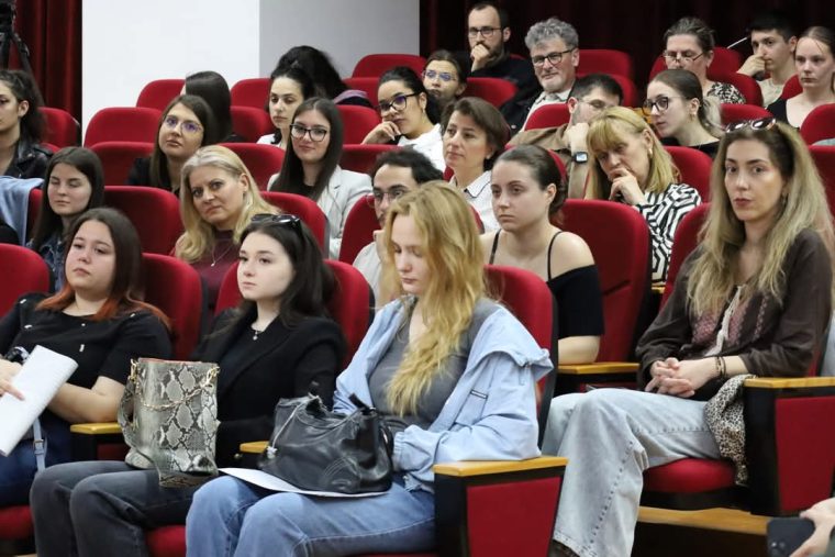 Pitești.”Spiritualitate, Psihologie și Intervenție – Împreună împotriva crizelor și dependențelor”, o dezbatere de folos tinerilor