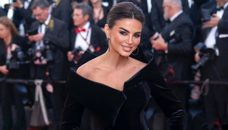 O româncă a strălucit pe covorul roșu de la Cannes